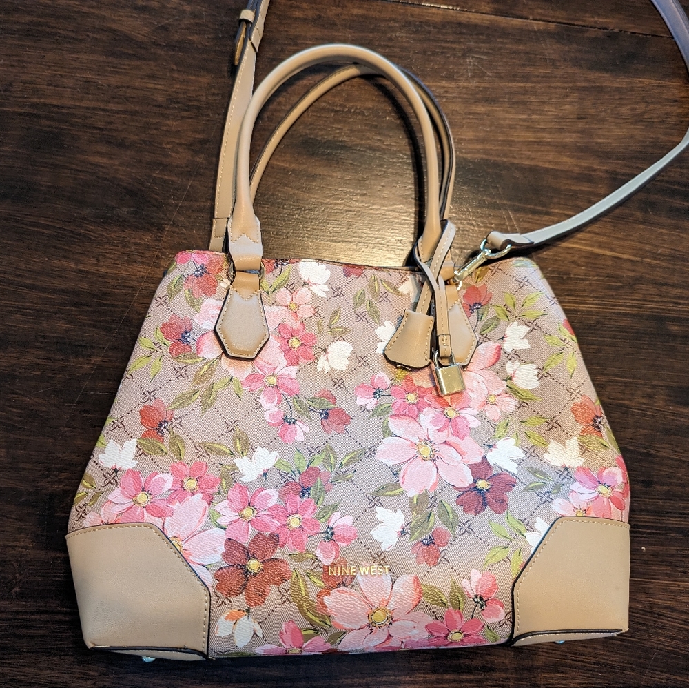 NWOT Nine West Paisley Jet Set Floral Print Spring